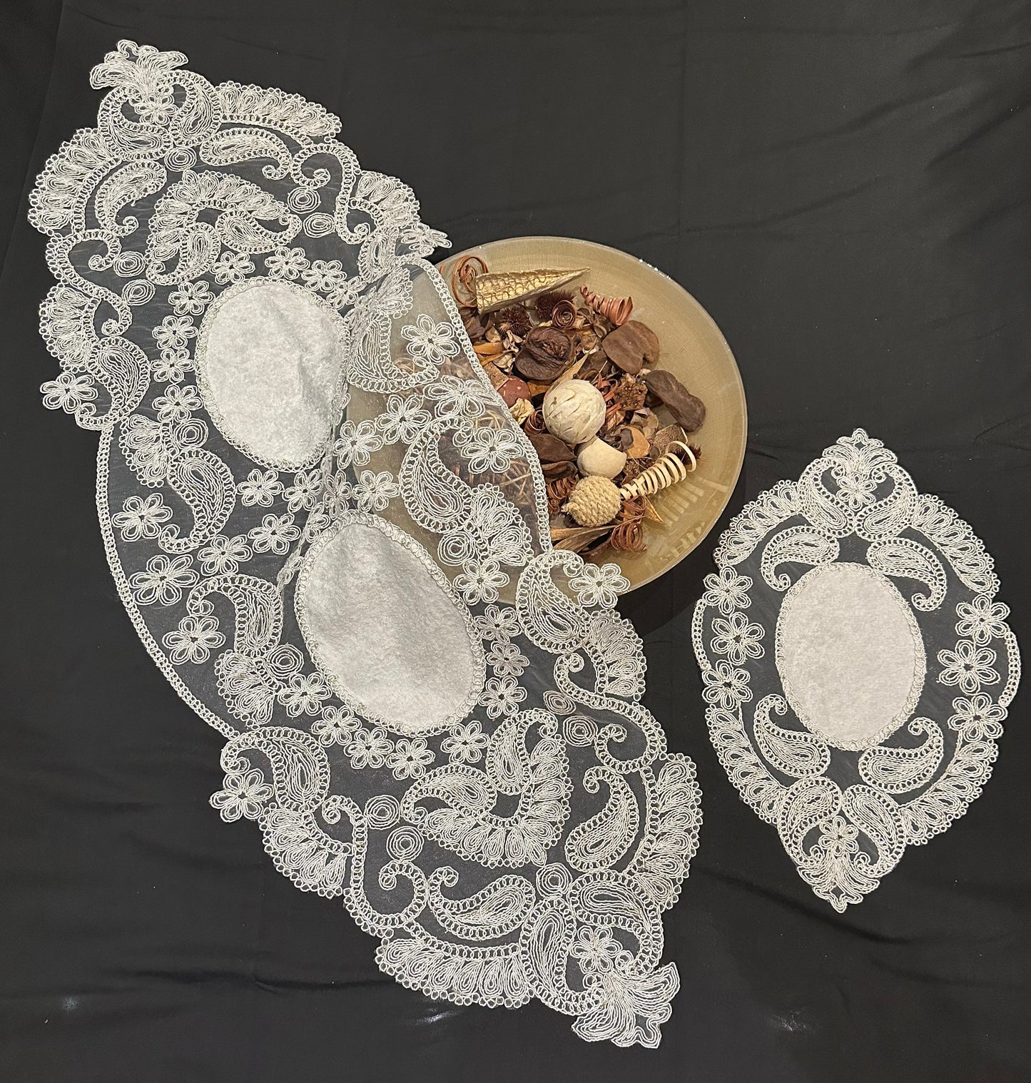 5pc Doilies 102