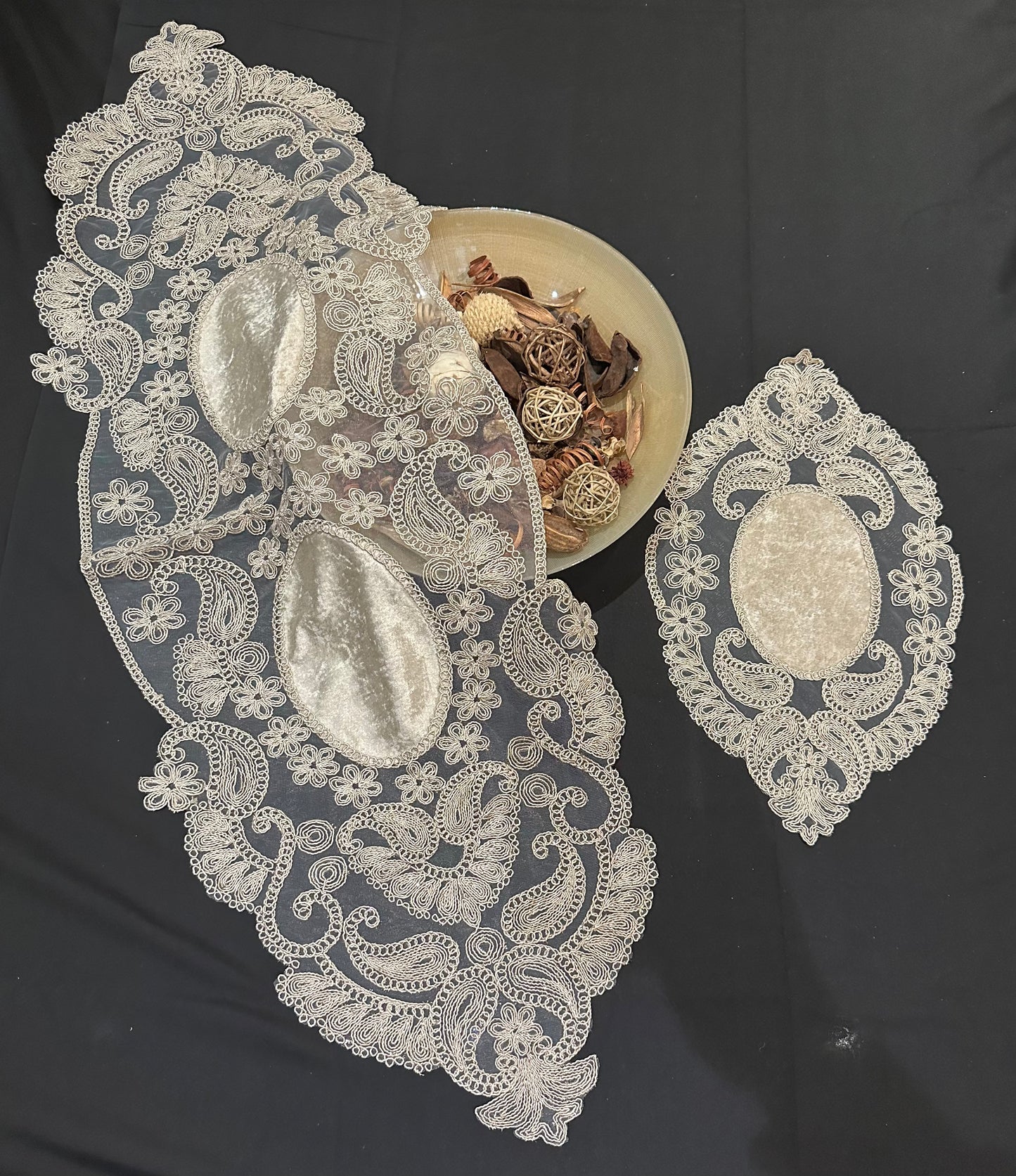 5pc Doilies 102