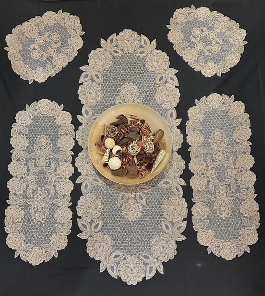 5pc Doilies 444